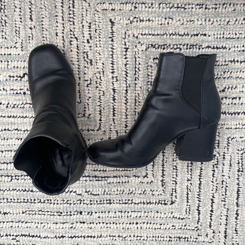 Black heels booties